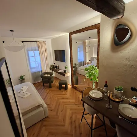 Old Town Living Апартаменты